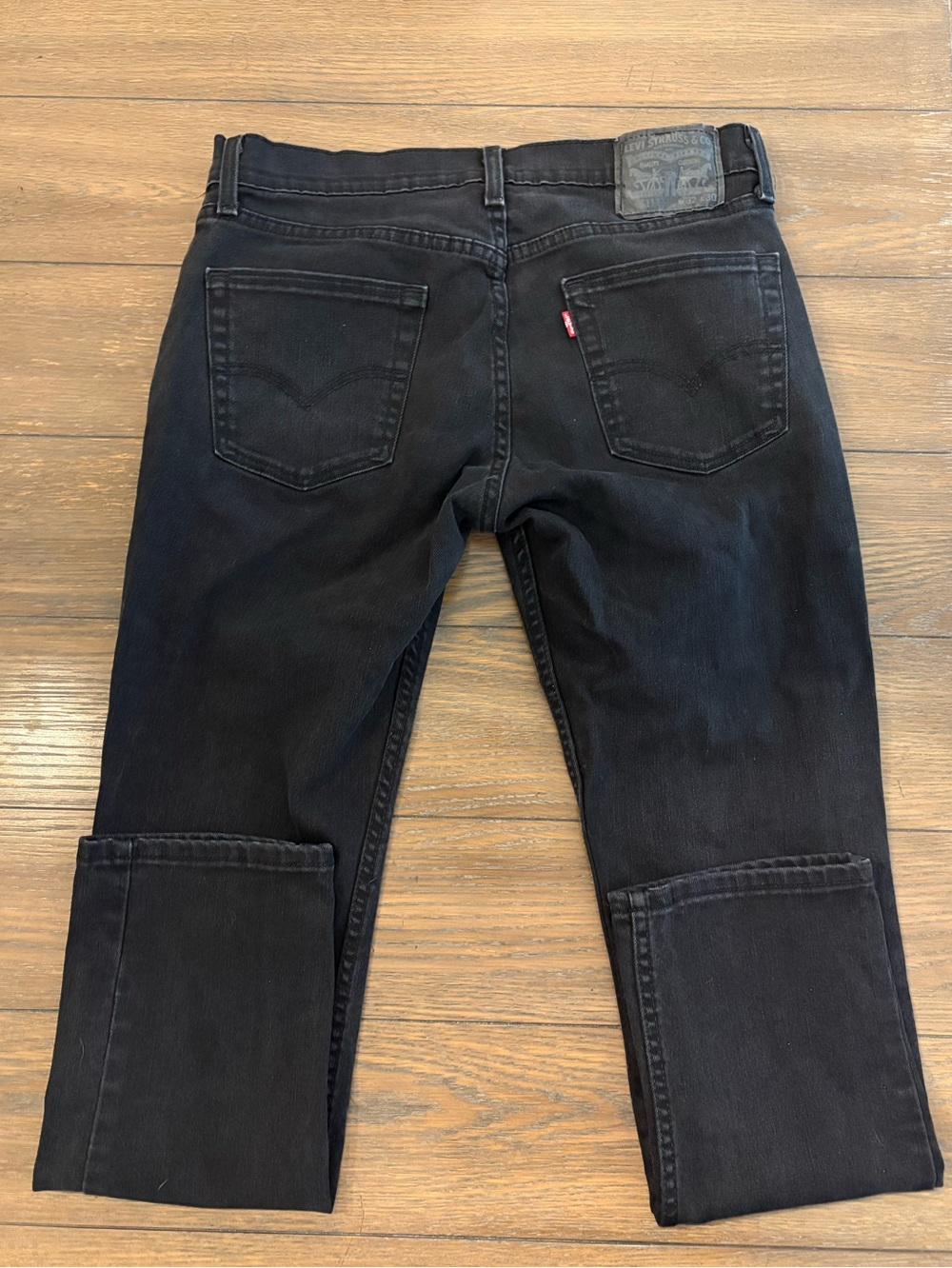 Levi's 511 Black Men's Jeans - Folded Back-Pocket View Size 32x30 - Picture 3 of 5
